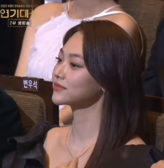 [잡담] 배우분 같은데 이분 누구야????? | 인스티즈