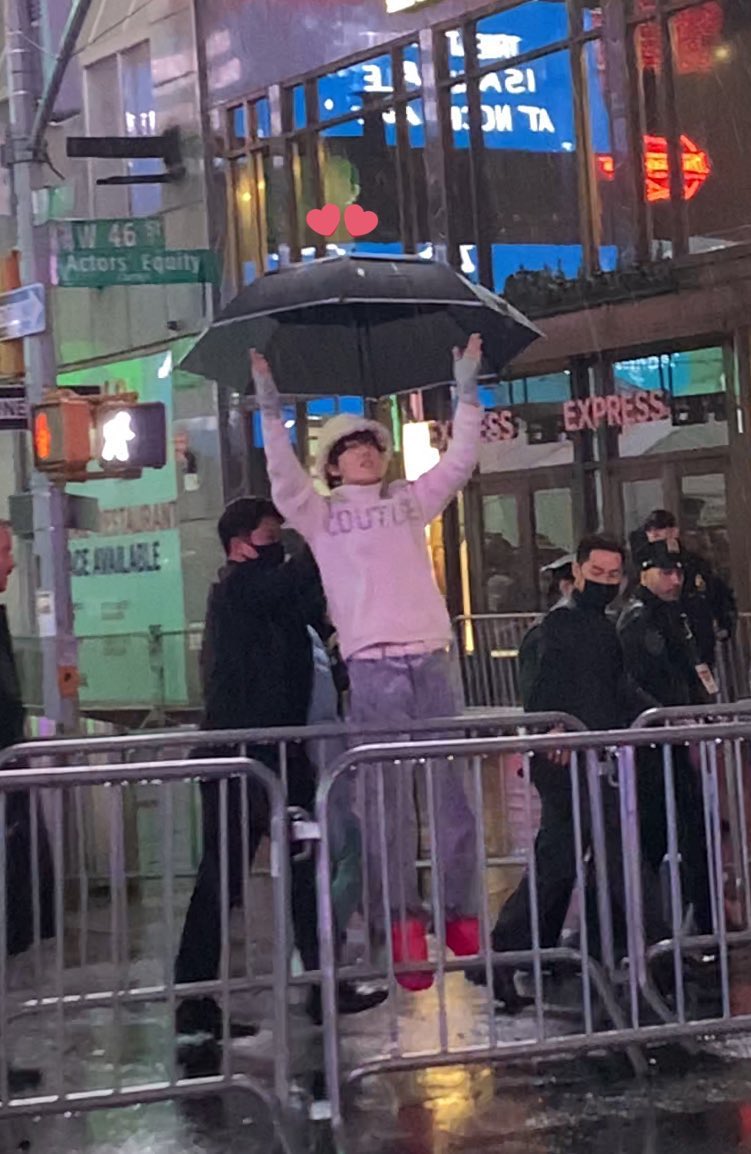 [잡담] 제이홉은 왜 계속 하늘을 날고 있나요 | 인스티즈