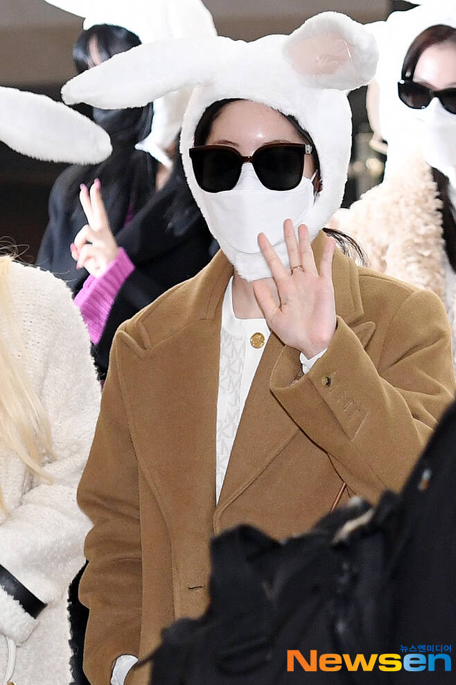 [잡담] 아 및 트와이스 23년 계묘년이라고 토끼 모자 쓰고 입국함ㅌㅋㅋㅋㅋㅋㅋㅋㅋㅋㅋㅋㅋ | 인스티즈