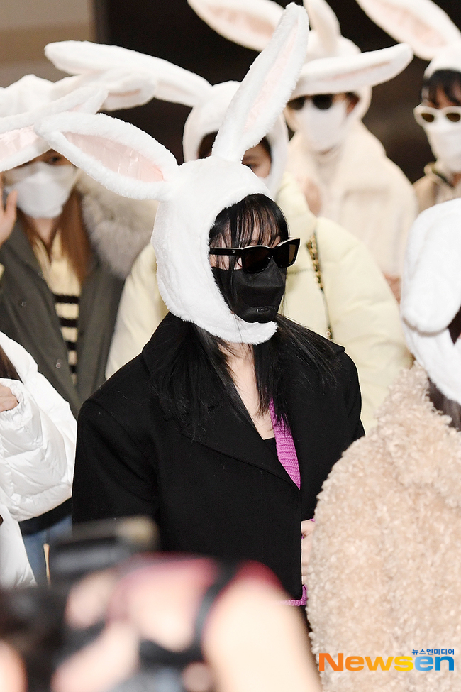[잡담] 아 및 트와이스 23년 계묘년이라고 토끼 모자 쓰고 입국함ㅌㅋㅋㅋㅋㅋㅋㅋㅋㅋㅋㅋㅋ | 인스티즈