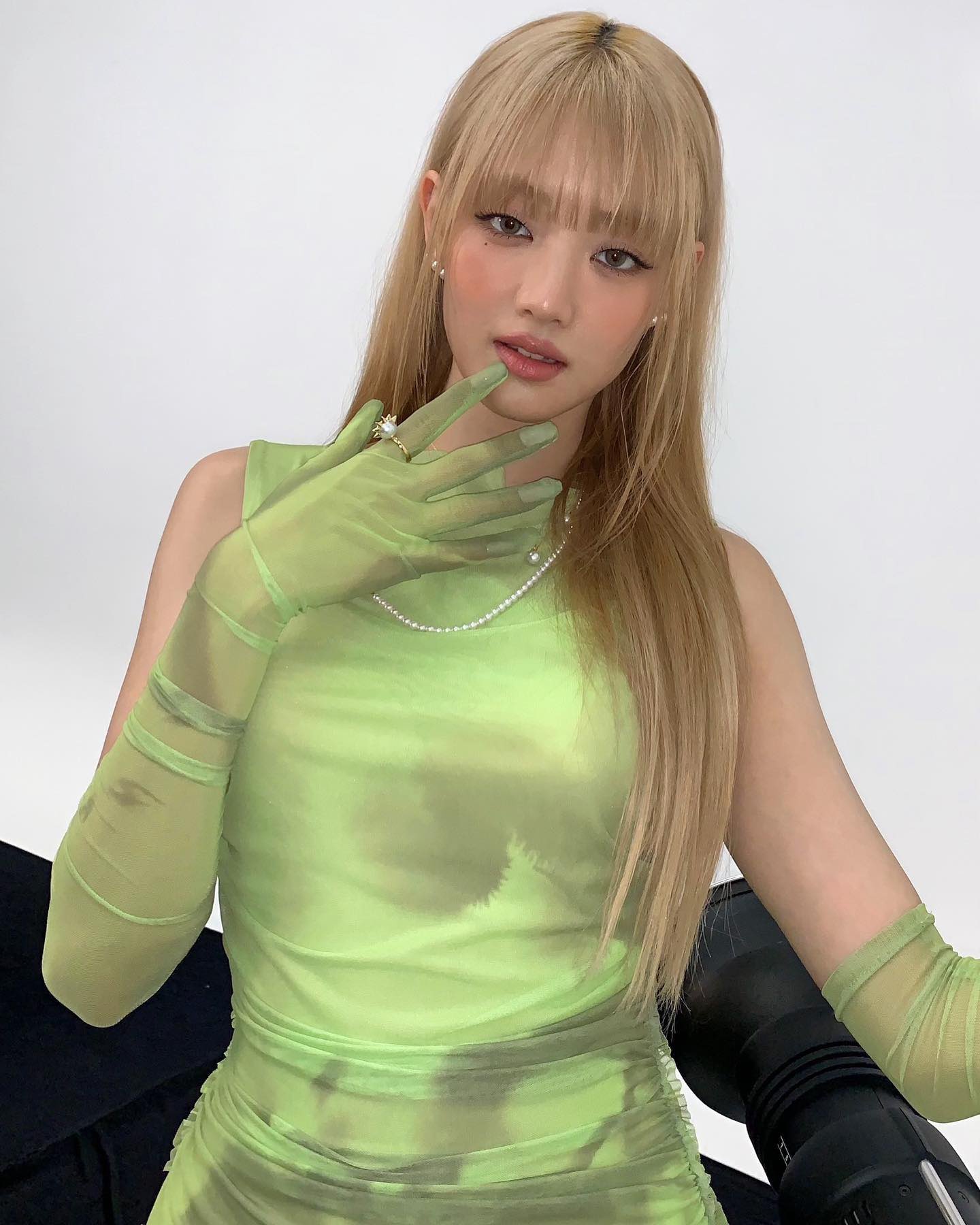 [잡담] 민니 이런 화장이랑 의상 진짜 찰떡이다 | 인스티즈