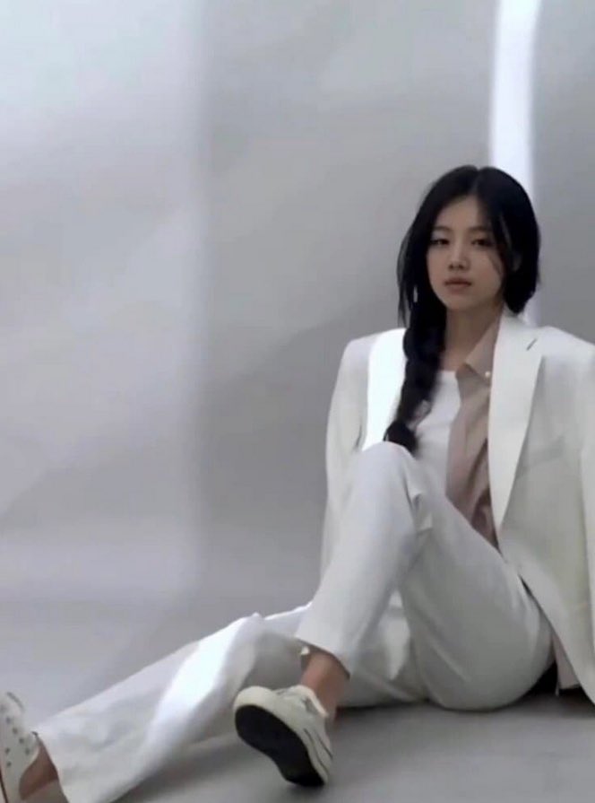 [잡담] 베이비몬스터 하얀옷 입은 사진 돌아다니던게 영상속 이 멤인가? | 인스티즈