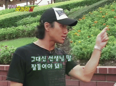 슛돌이 3기시절 디즈니랜드에 가서 유상철 감독님 옆에만 붙어 있는 이강인.gif | 인스티즈