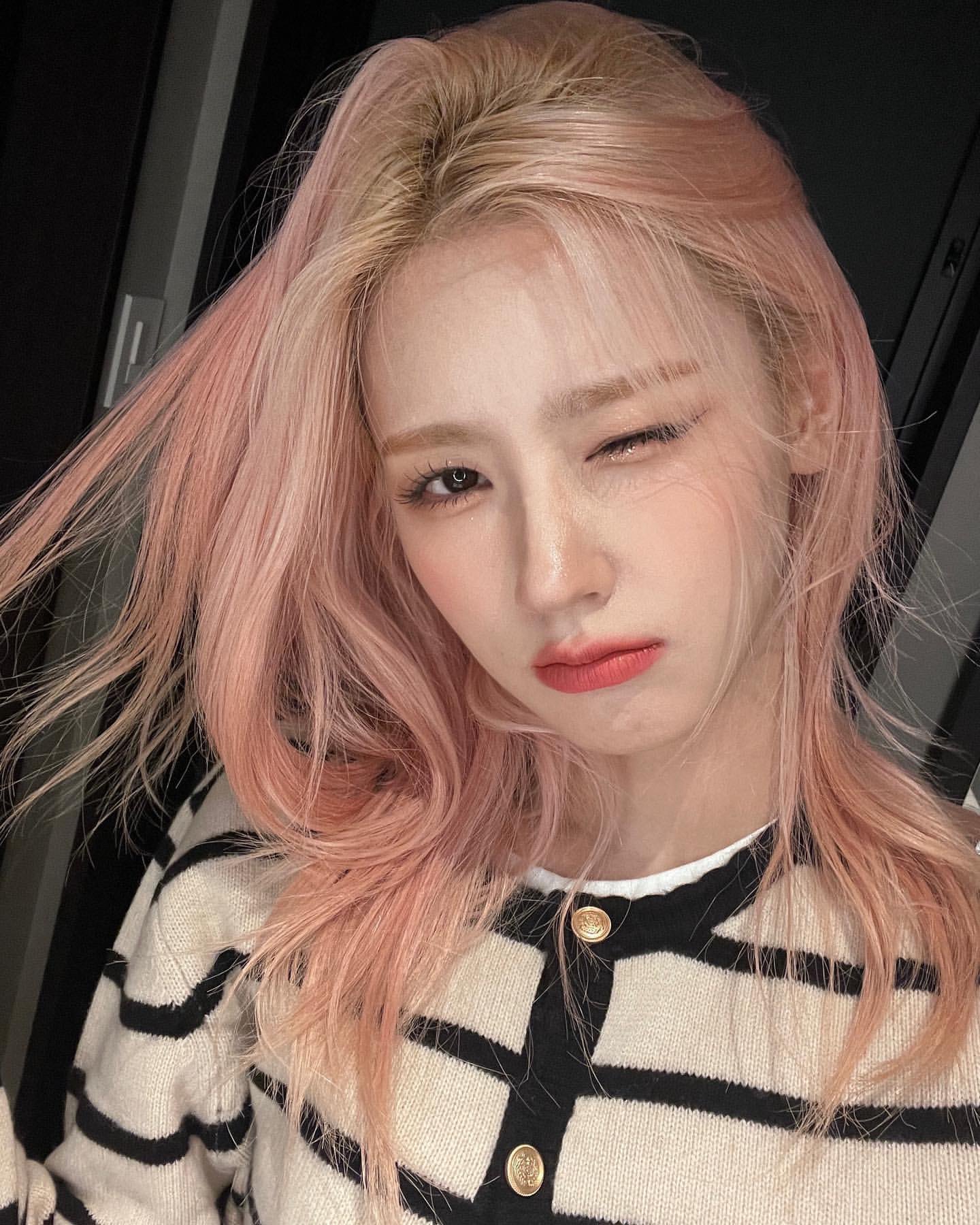 [잡담] 예쁘면 퍼스널 컬러를 무시할 수 있다는 걸 보여 주는 아이돌 | 인스티즈