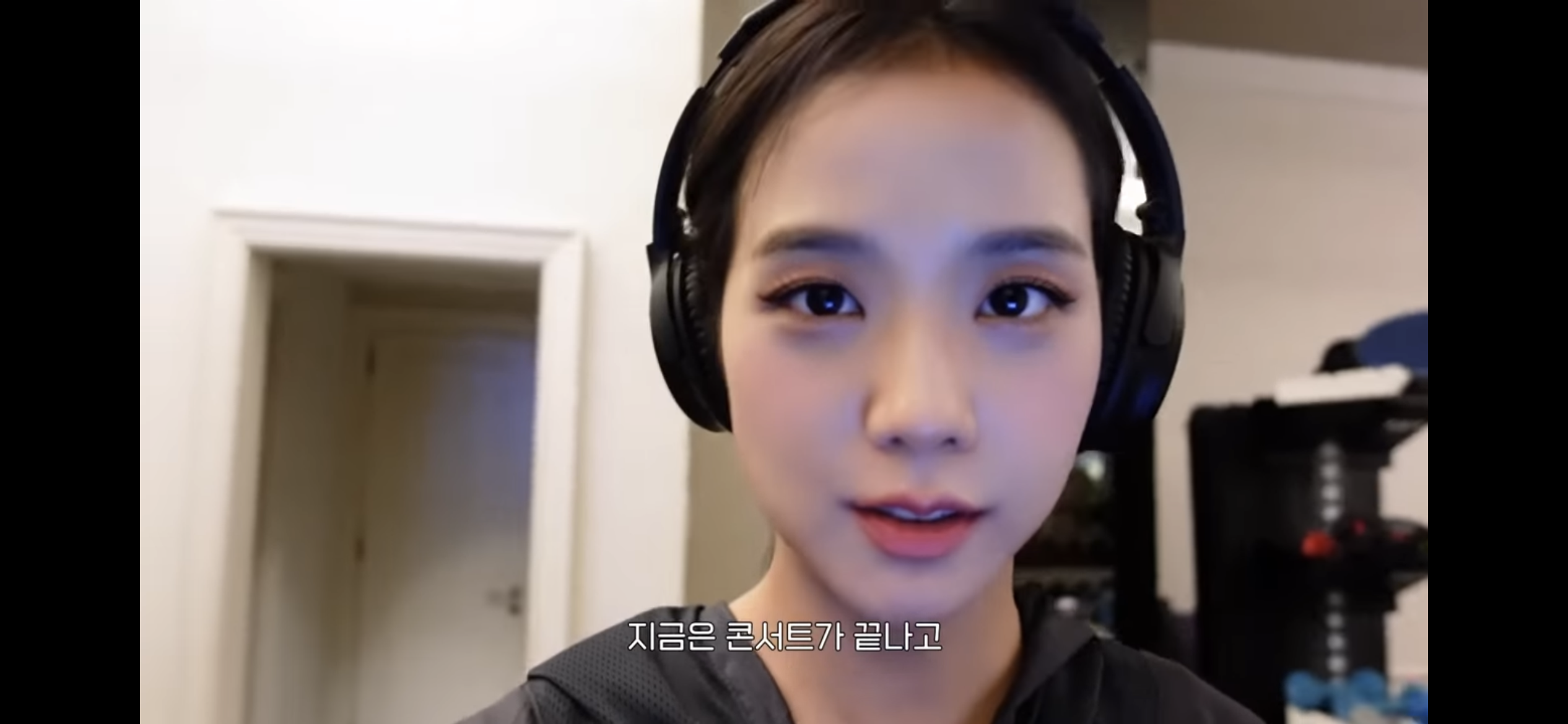 [잡담] 지수 유튜브 헤드폰 뭔지 아는사람?! | 인스티즈