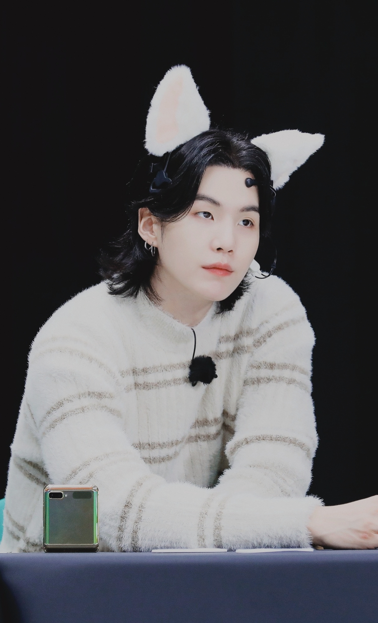 [잡담] 슈가 고양이 귀 진짜 잘어울린다 | 인스티즈