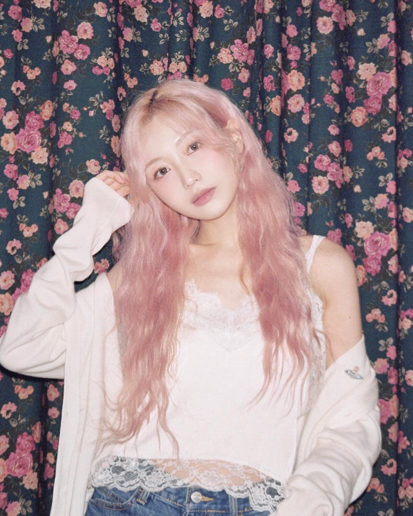 [잡담] 류수정 인스타 떴는데 핑크 진짜 잘어울린다.. | 인스티즈