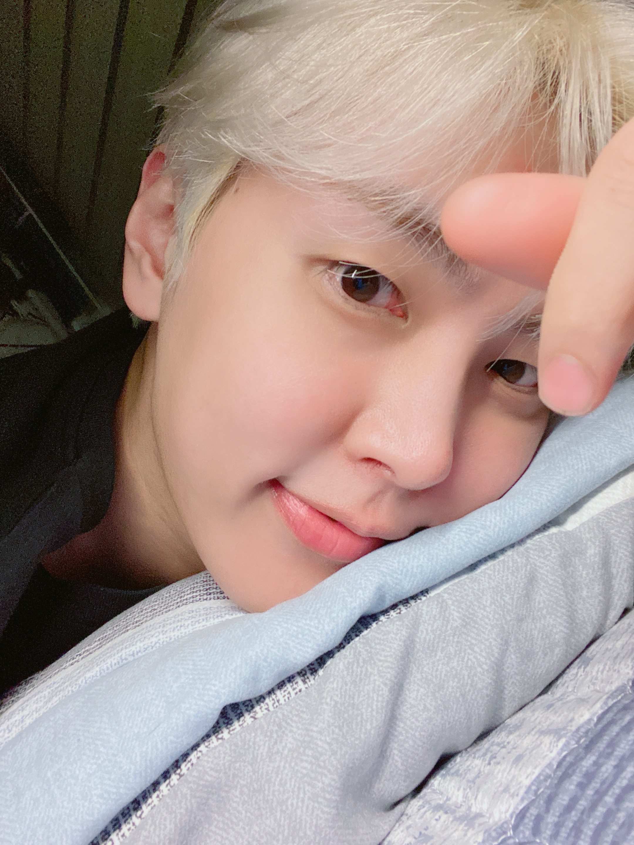 [잡담] 찾기귀찮아서 인티에 물어봅니다.. 이 말랑한 남자는 | 인스티즈