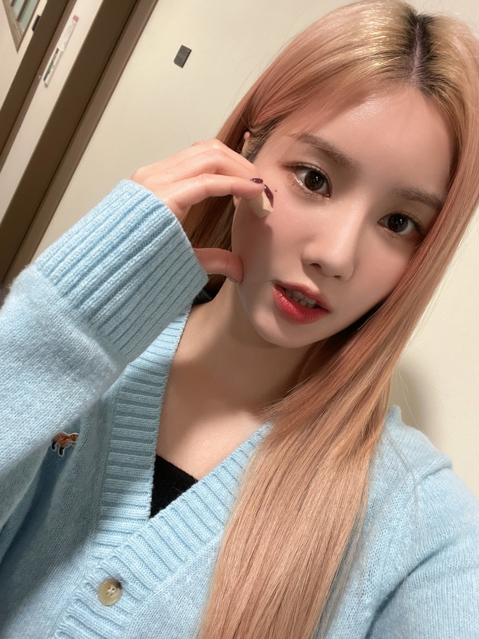[잡담] 자기 맨날맨날 예쁜거 아는 권은비가 좋다.twt | 인스티즈