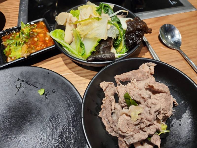 혼자 샤브샤브 뷔페 온 사람이 있네; | 인스티즈