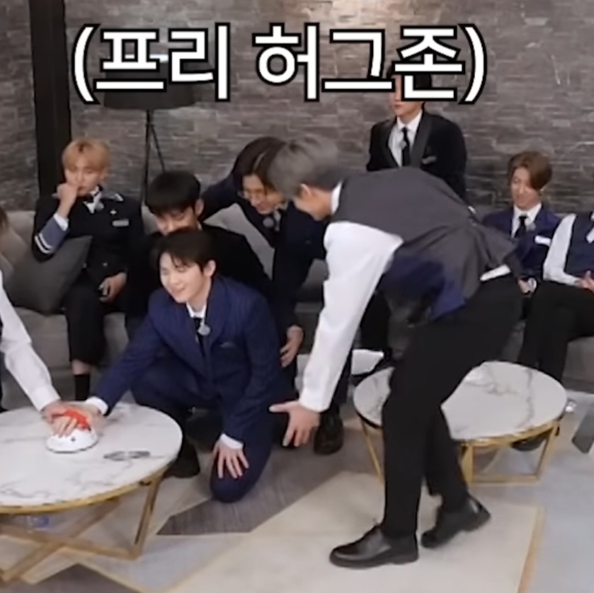 [잡담] 제일 쪼그만 애 한번 안아보겠다고 제일 키 큰 애 셋이 다가오는 게 진짜 개웃김(ㅈㅇ세븐틴) | 인스티즈