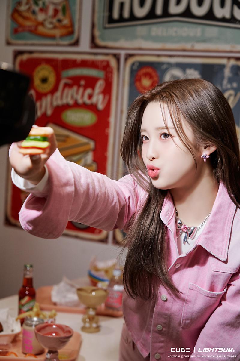[잡담] 라잇썸 나영이 시그비하인드 사진 개예뻐 | 인스티즈