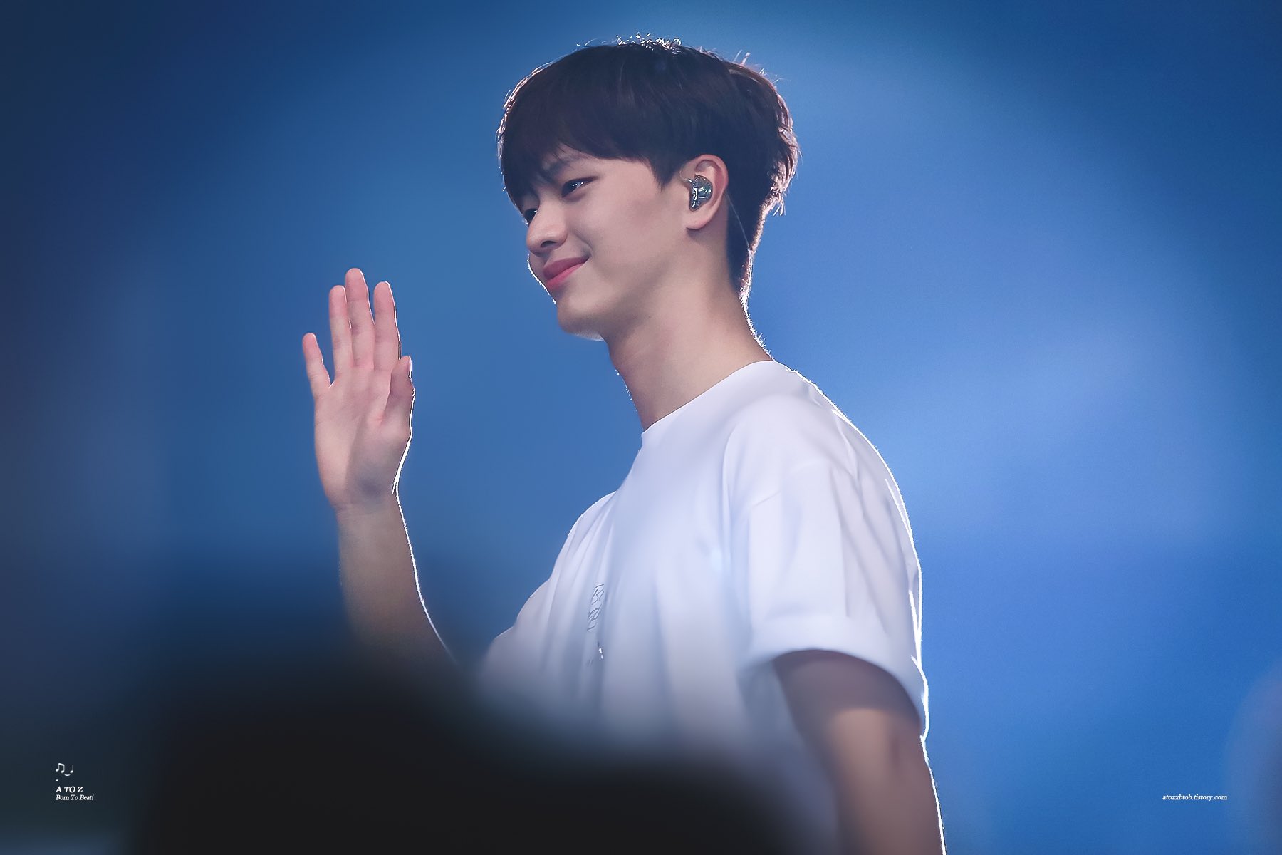 [잡담] 육성재 콘서트 고화질 뜨는거 다 너무 잘생겼다 | 인스티즈