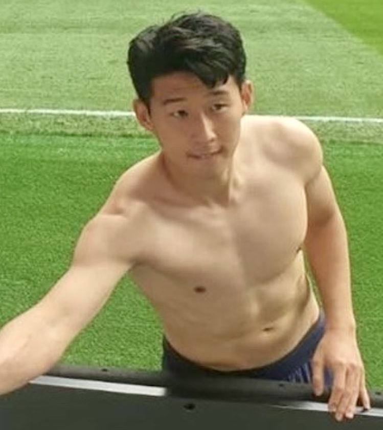 [잡담] 쏘니야... 손흥민아..... 이 남자 피지컬 진짜 어쩌지... | 인스티즈