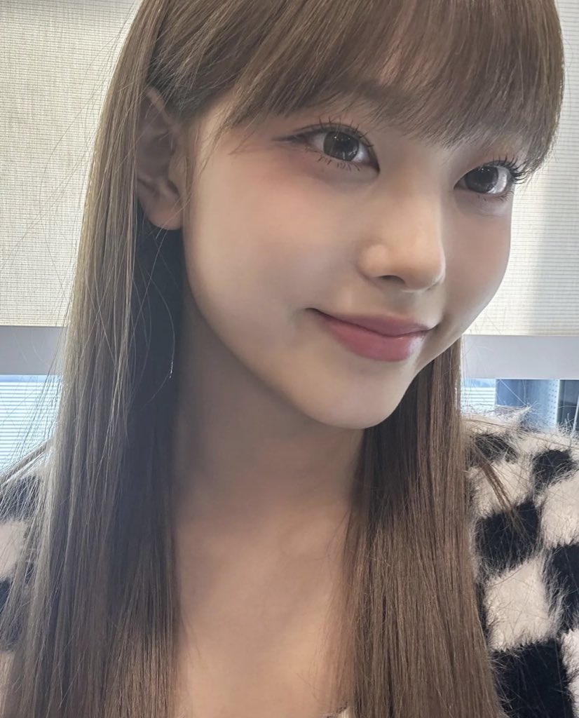 [잡담] 아니 해린이 진짜 너무너무 예쁘지 않아? 눈코입얼굴형 다 예뻐 | 인스티즈