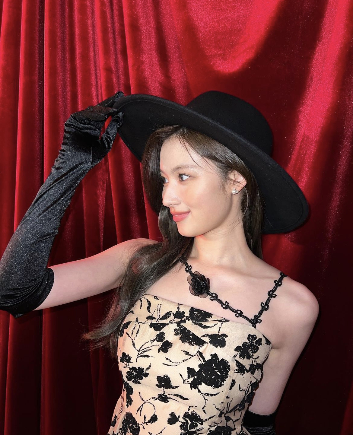 [잡담] 트와 사나도 어깨라인 진짜 개이쁜듯 | 인스티즈