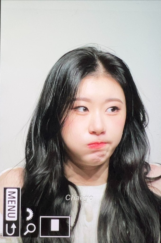 [잡담] 채령이 크림색 왜이렇게 찰떡임 | 인스티즈