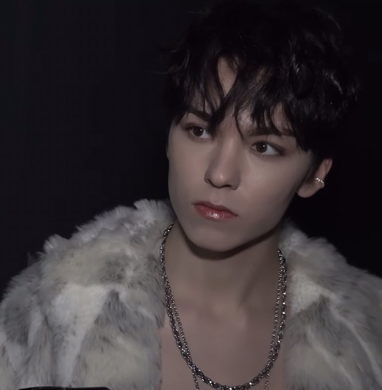 [잡담] 버논 모니터링하는 얼굴 | 인스티즈