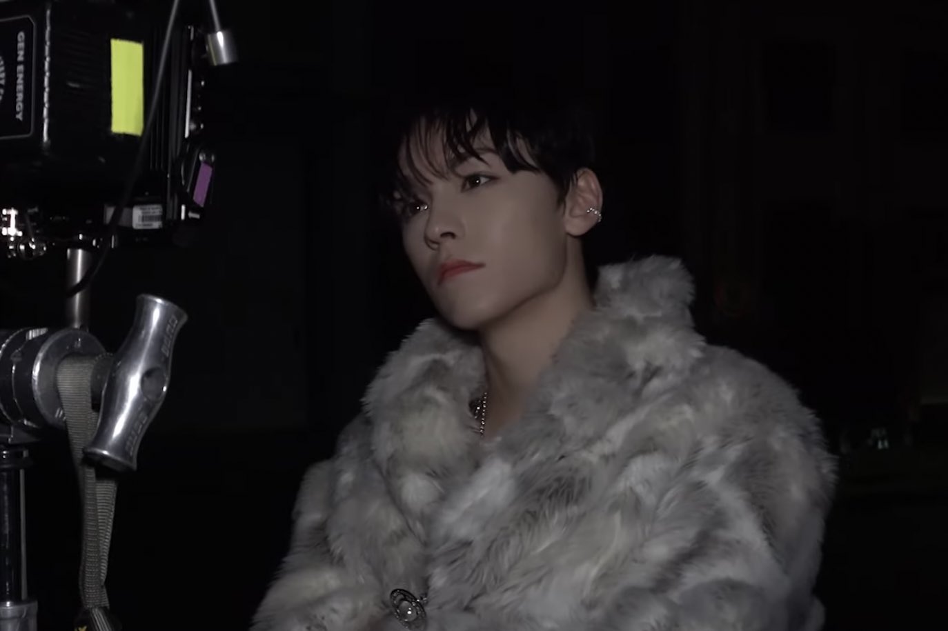 [잡담] 버논 모니터링하는 얼굴 | 인스티즈