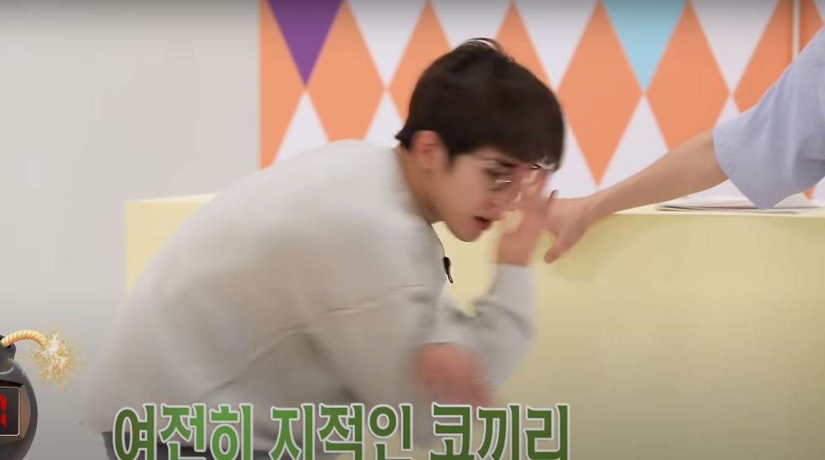 [잡담] 안경인만 할 수 있는 간지작살 코끼리코돌기 포즈 | 인스티즈