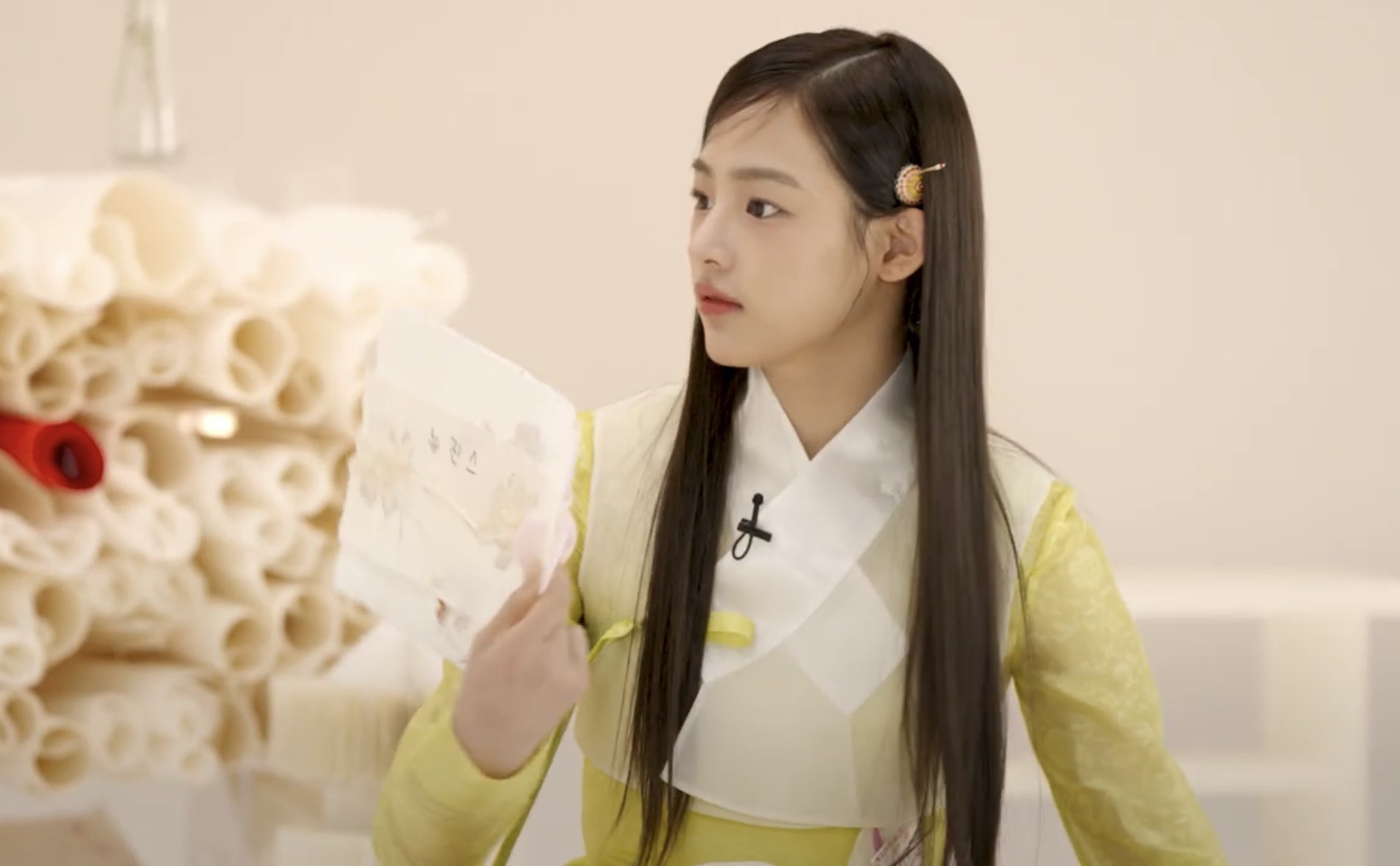 [잡담] 민지가 모든색의 한복을 다 입어주면 좋겠다 | 인스티즈