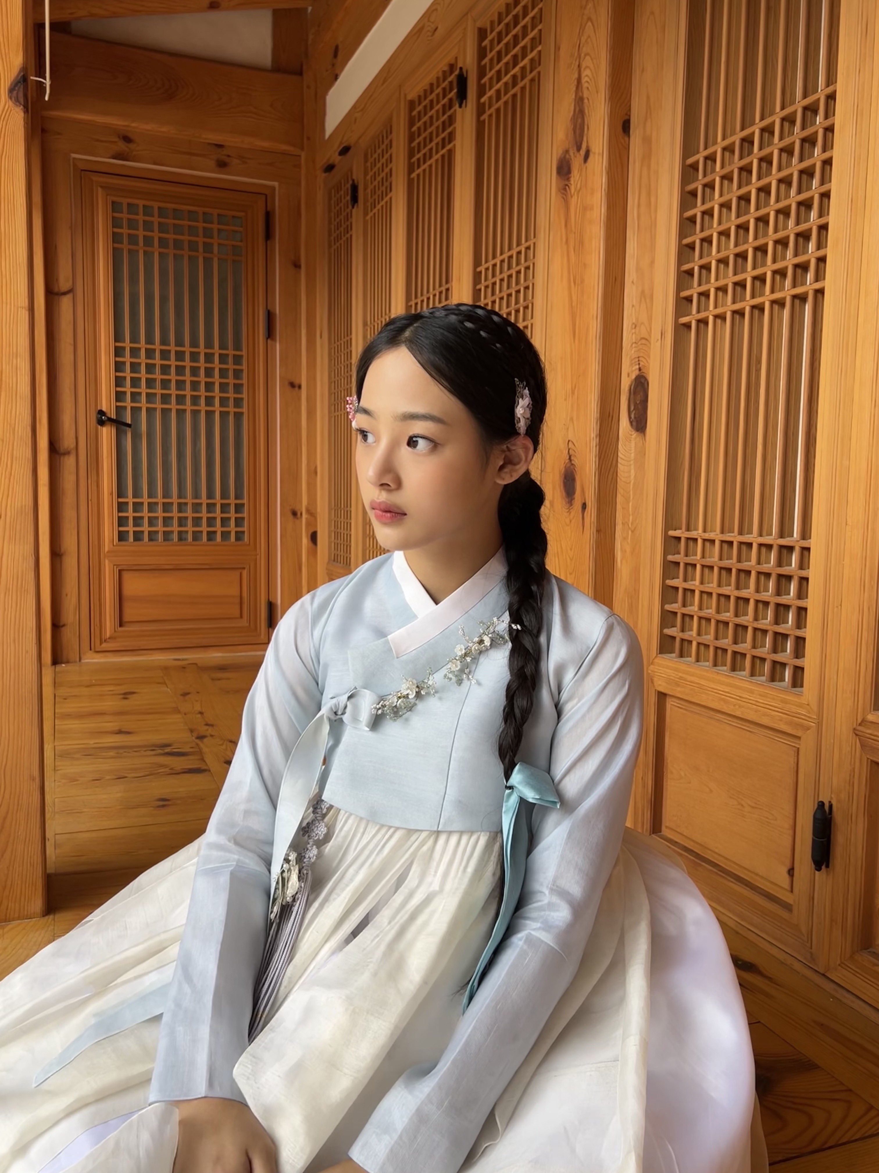[잡담] 민지가 모든색의 한복을 다 입어주면 좋겠다 | 인스티즈