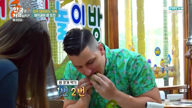 너네 만약 외국인 친구랑 같이 고기먹는데 친구가 이렇게 먹고있으면 | 인스티즈