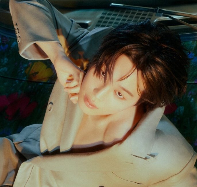 [잡담] 방탄 지민 옷 안 입고 자켓 입은거..? 야한데 | 인스티즈