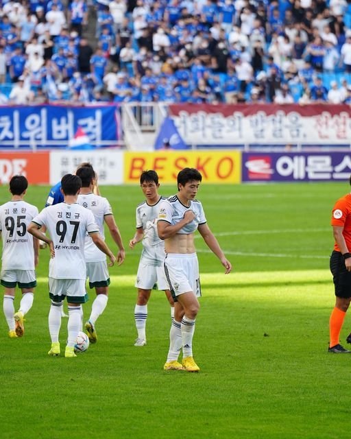 [잡담] 너네 조규성 필드에서 복근깐거 보면서 인티하니? | 인스티즈