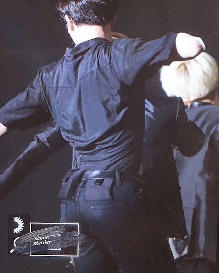 [잡담] 방탄 지민 어깨가 이러니까 개이쁜 훈녀핏이 나오는구나 | 인스티즈