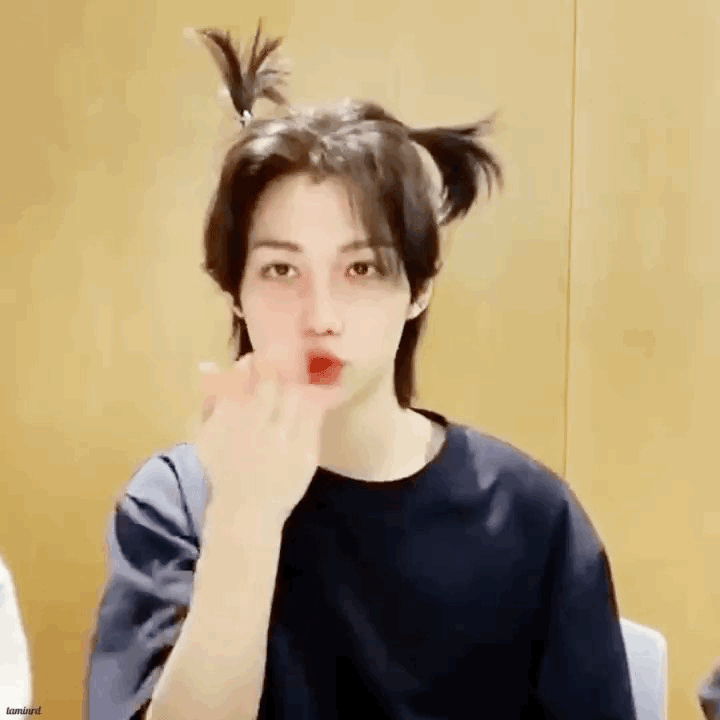 [잡담] 용복이 이런 화보 찍고와서 라이브에서 머리 묶인게 ㅋㅋㅋㅋ | 인스티즈