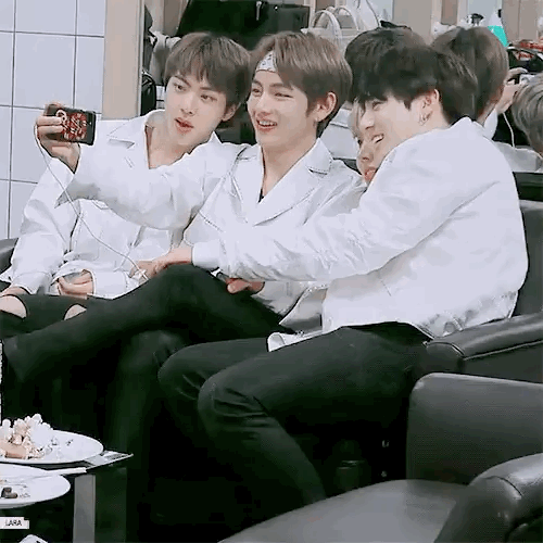 [잡담] 방탄 요기 가운데 사람 이써여 | 인스티즈