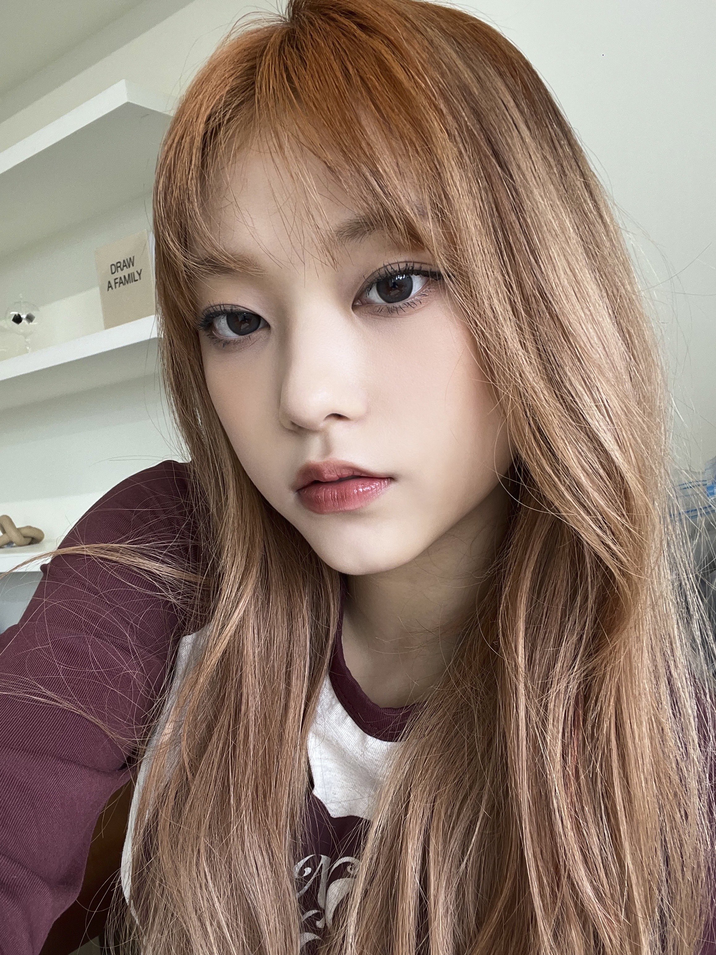 [잡담] 해린은 이 얼굴로 셀카도 잘 찍네... | 인스티즈