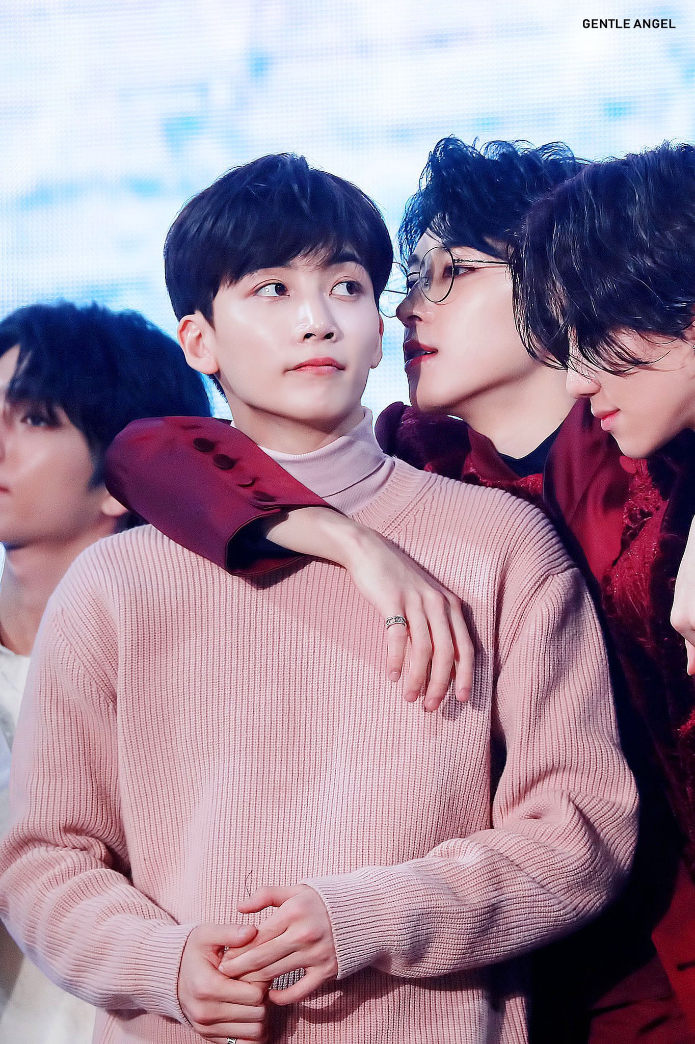 [잡담] 골디만 나오면 봉들 패는 세븐틴 원우 | 인스티즈