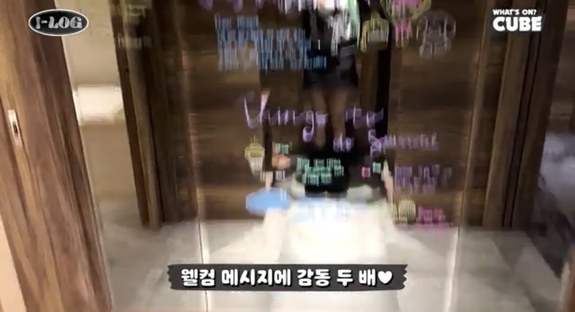 [잡담] 와 자카르타 호텔에서 (여자)아이들 웰컴 해주는 거 봤어 ? 그사세 | 인스티즈