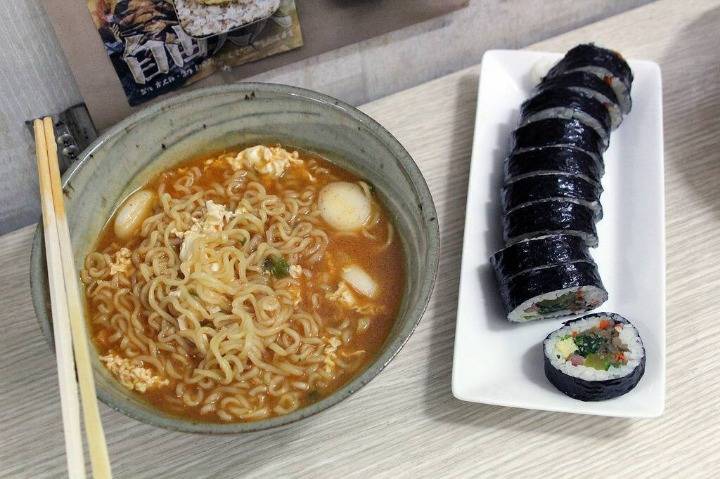 너네 이거 두 개 중에서 더 궁합 좋다고 생각하는 분식 조합 뭐야? | 인스티즈