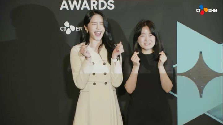 [잡담] 티빙 무슨 어워드에 환승연애2 진주pd랑 해은 포토월 찍는데 | 인스티즈