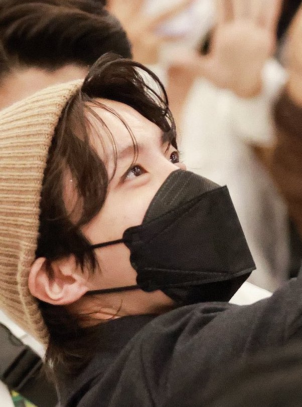 [잡담] 제이홉도 눈 진짜 예쁘지 않음..? | 인스티즈