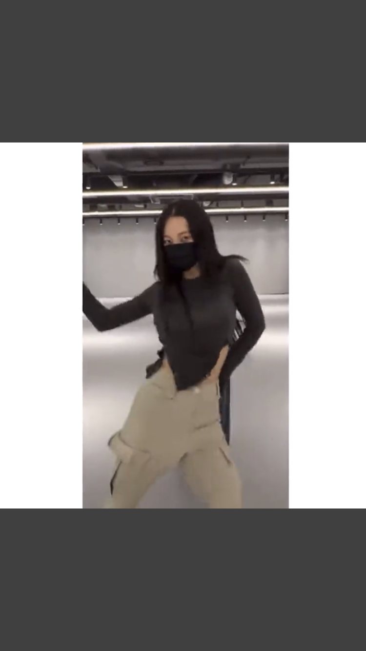 [잡담] 카리나 안무영상 옷 아는 사람?? | 인스티즈