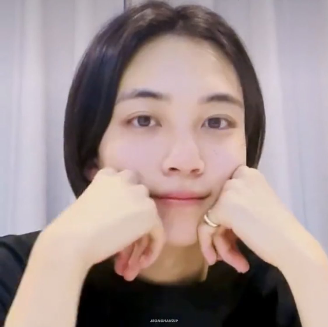 [잡담] 윤정한 가끔 얼굴이 이게 맞나 싶음 | 인스티즈