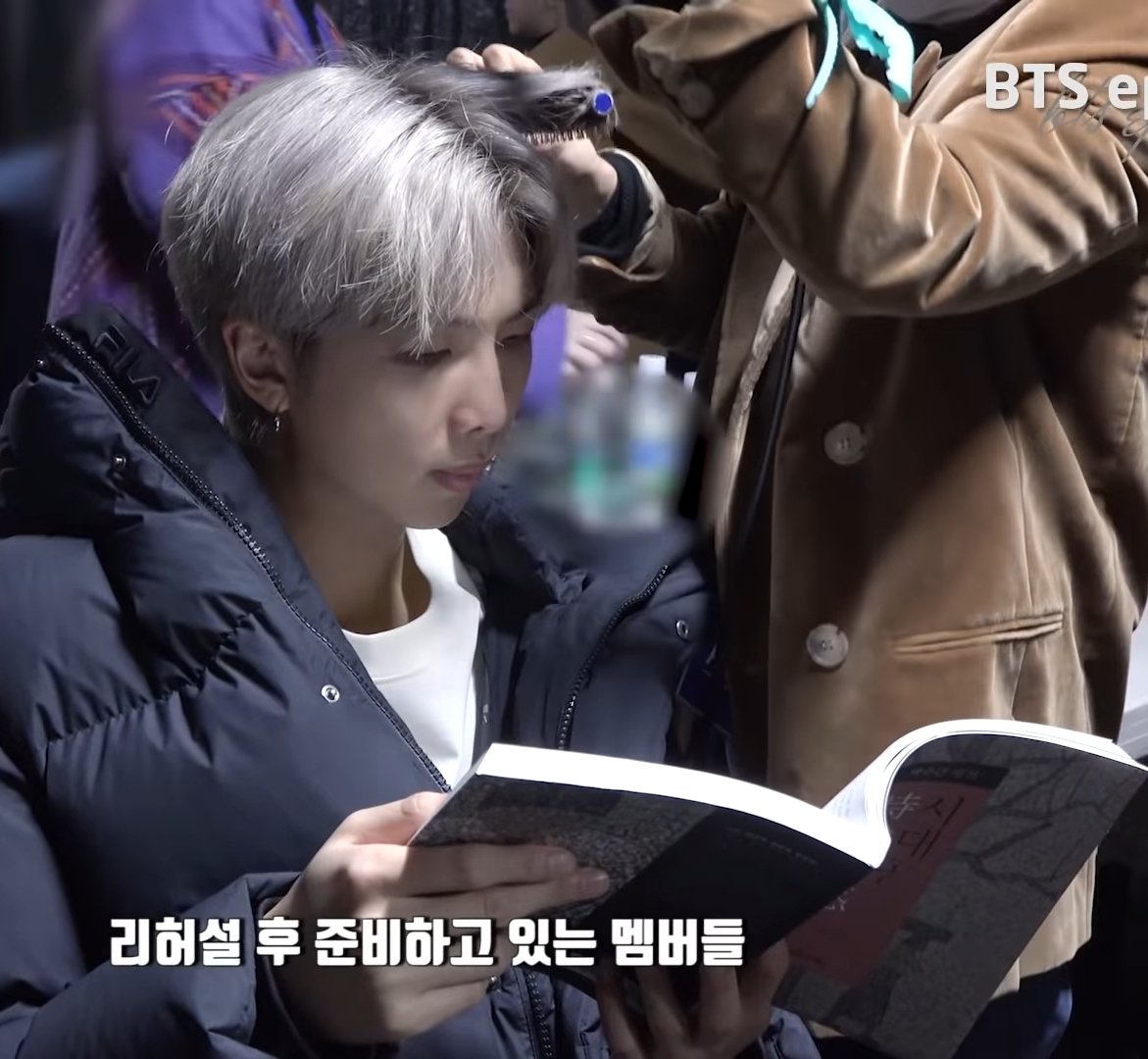 [잡담] 방탄 알엠처럼 되려면 진짜 때장소 안가리고 독서해야 하구나 | 인스티즈