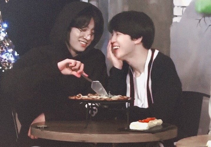 [잡담] 지민 정국 둘 다 개강총회 온 대학생..뭐 그런 거 같애ㅠㅠ | 인스티즈