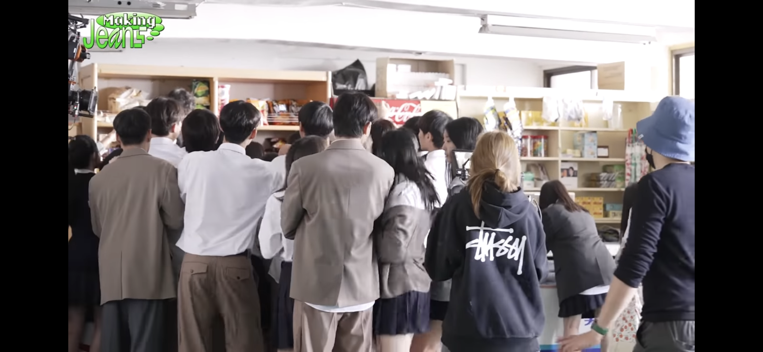 [잡담] 지금 디토 비하인드 보고 있는데 하니가 빵사는 장면 있잖아 | 인스티즈
