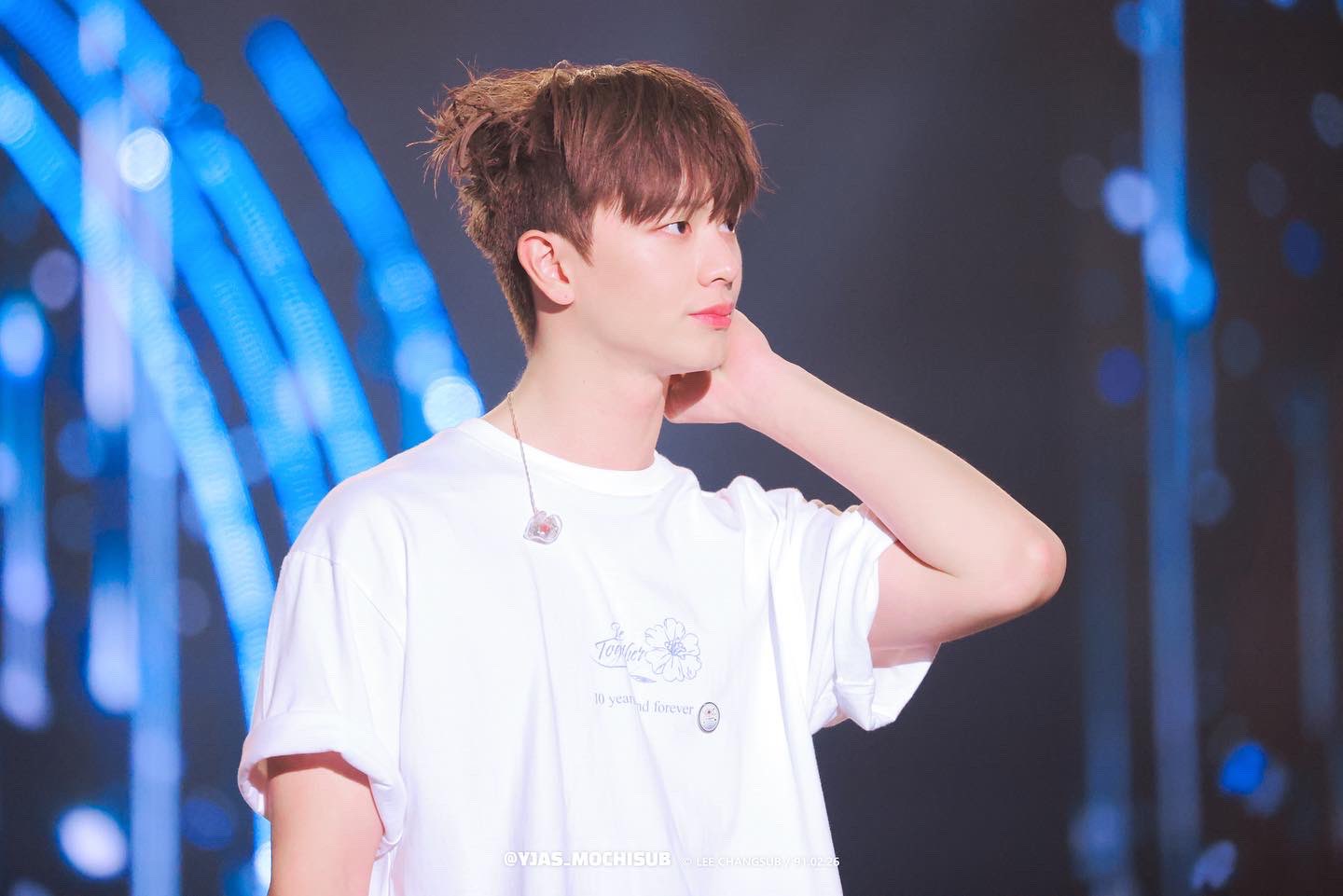 [잡담] 육성재 콘서트 사진들 왜케 귀엽냐🥹 | 인스티즈