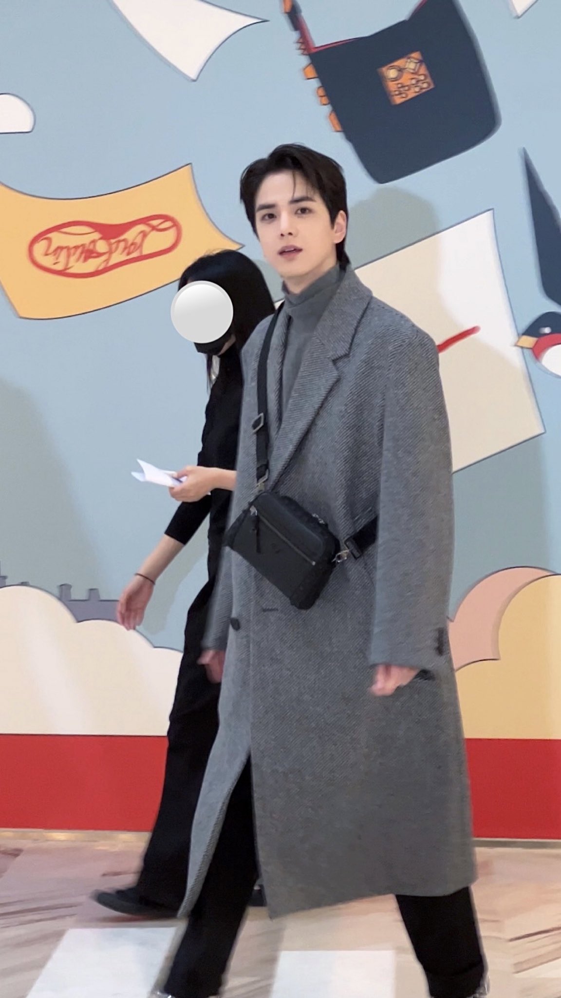 [잡담] 오늘 더현대 팝업 행사간 더보이즈 영훈 | 인스티즈