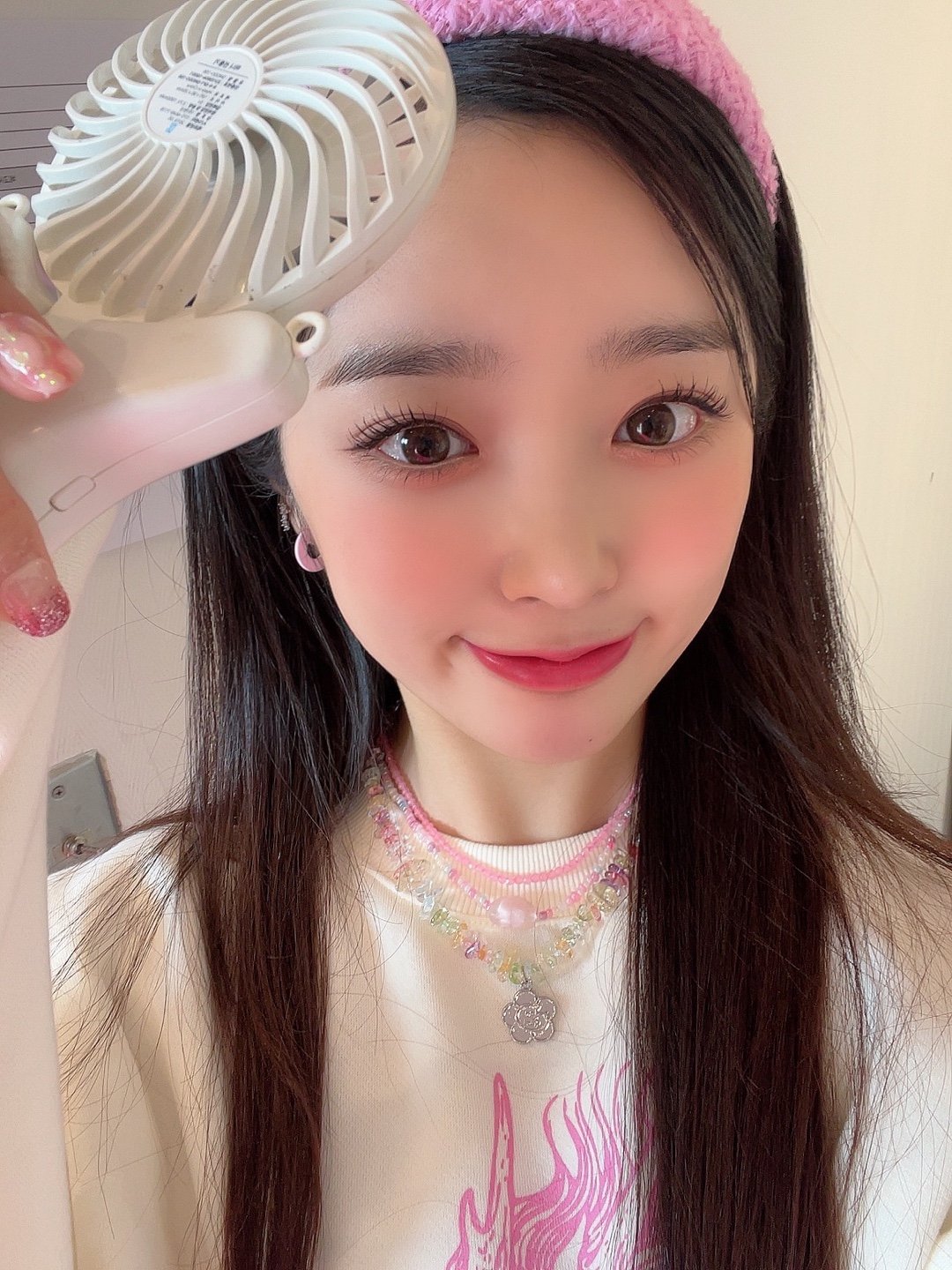 [잡담] 라잇썸 시그 비하인드 보는데 히나 진심 귀여워 | 인스티즈