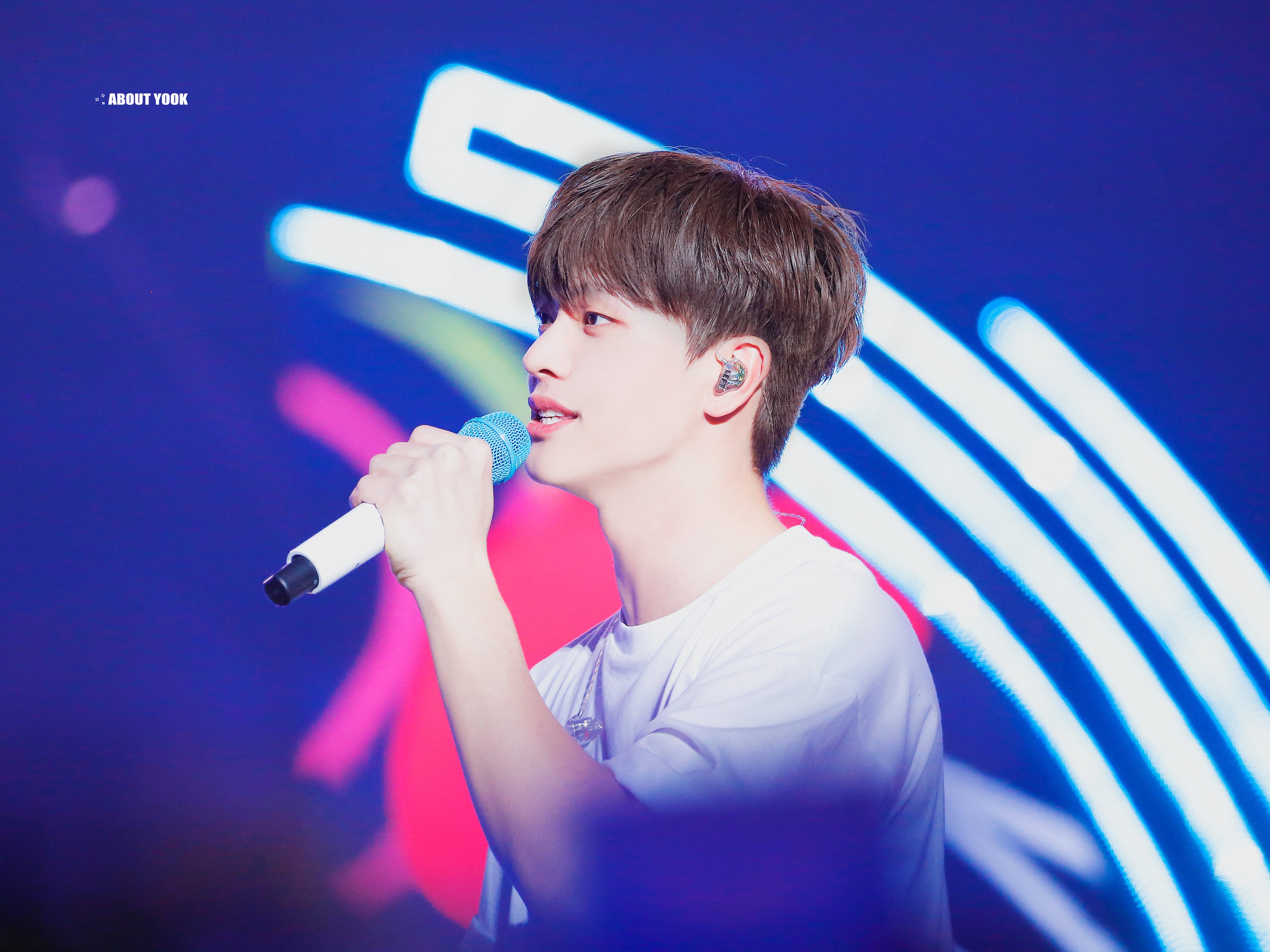 [잡담] 육성재 콘서트 사진들 왜케 귀엽냐🥹 | 인스티즈