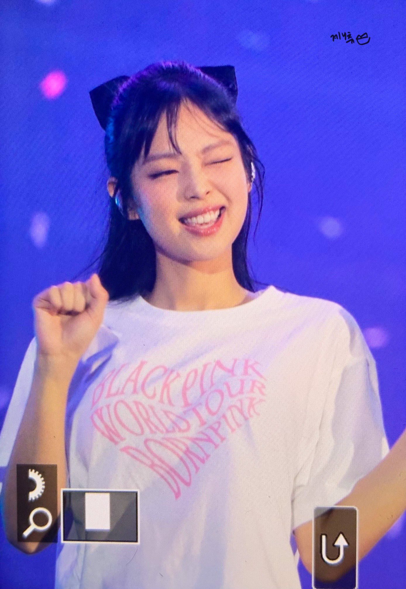 [잡담] 제니 리본달았더니 고양이 귀 생긴거 귀여움ㅠ | 인스티즈