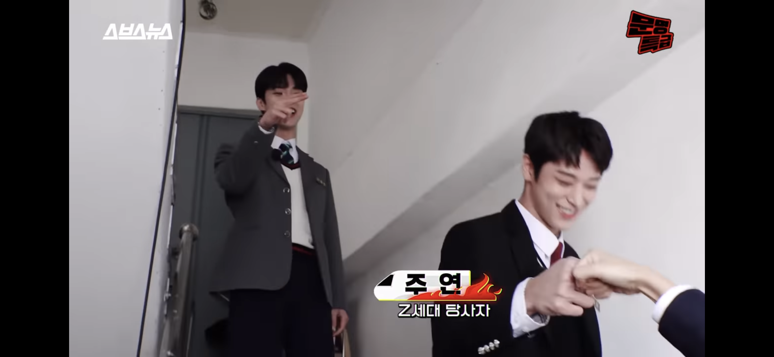 [잡담] 더보이즈 주연 손크기 이게 맞음..? | 인스티즈