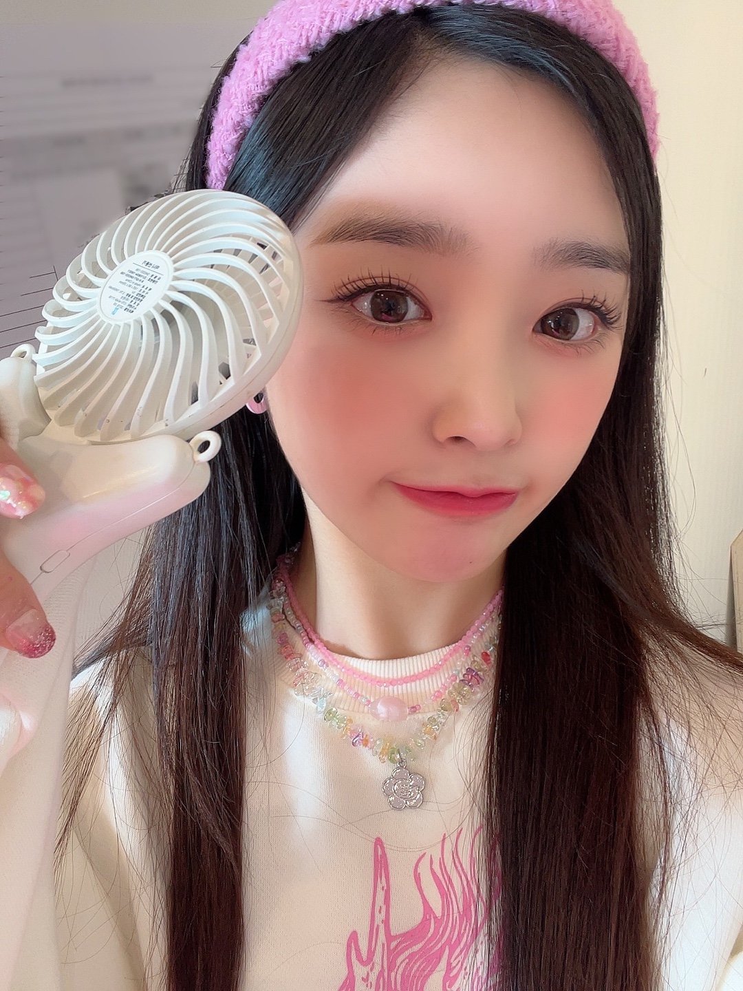 [잡담] 라잇썸 히나 진짜 깜찍하게 생긴 것 같아 | 인스티즈